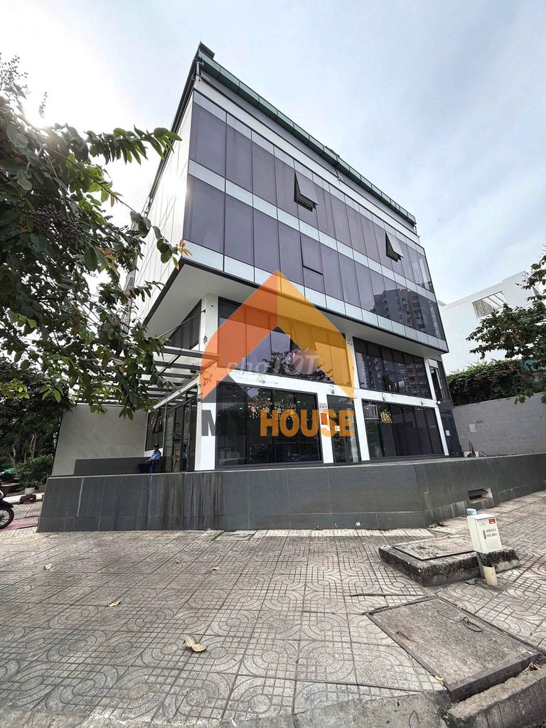 Top of the county. Two floor office offices all 450 meters elevators.
