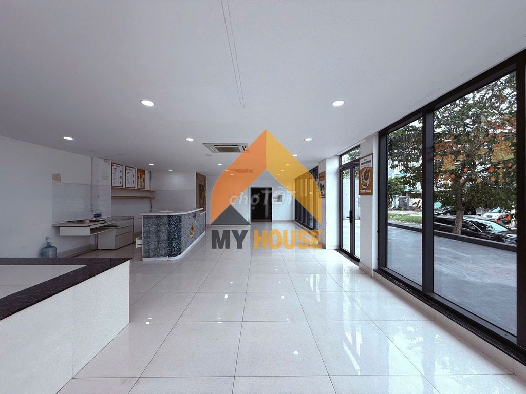 Top of the county. Two floor office offices all 450 meters elevators.