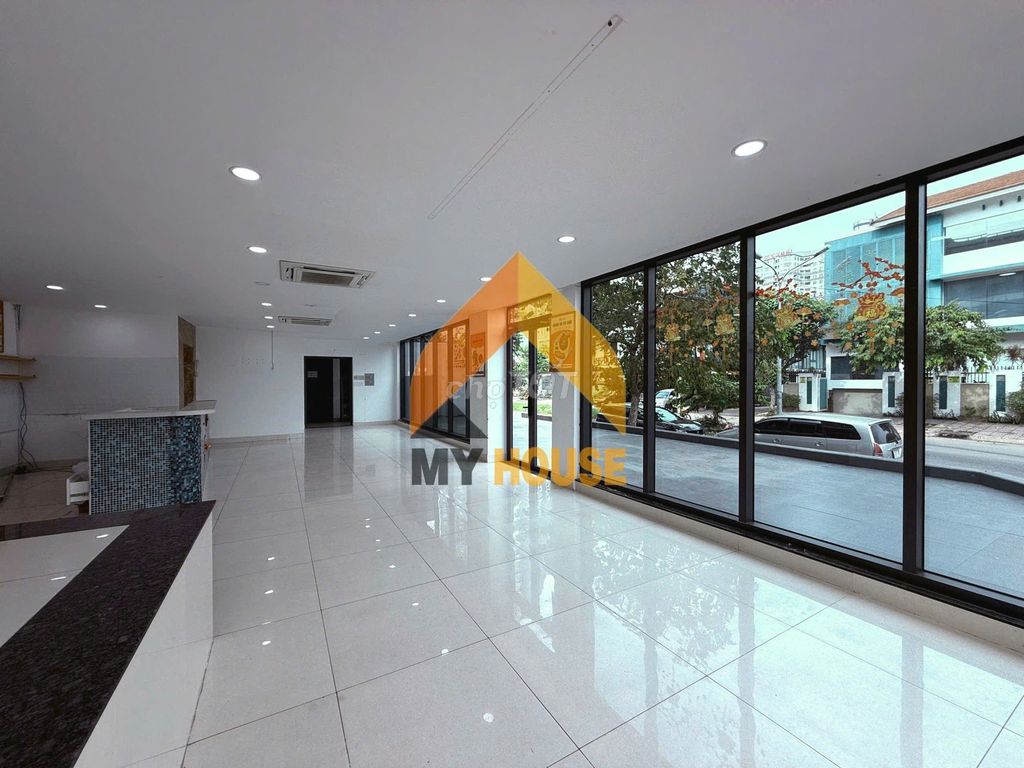 Top of the county. Two floor office offices all 450 meters elevators.