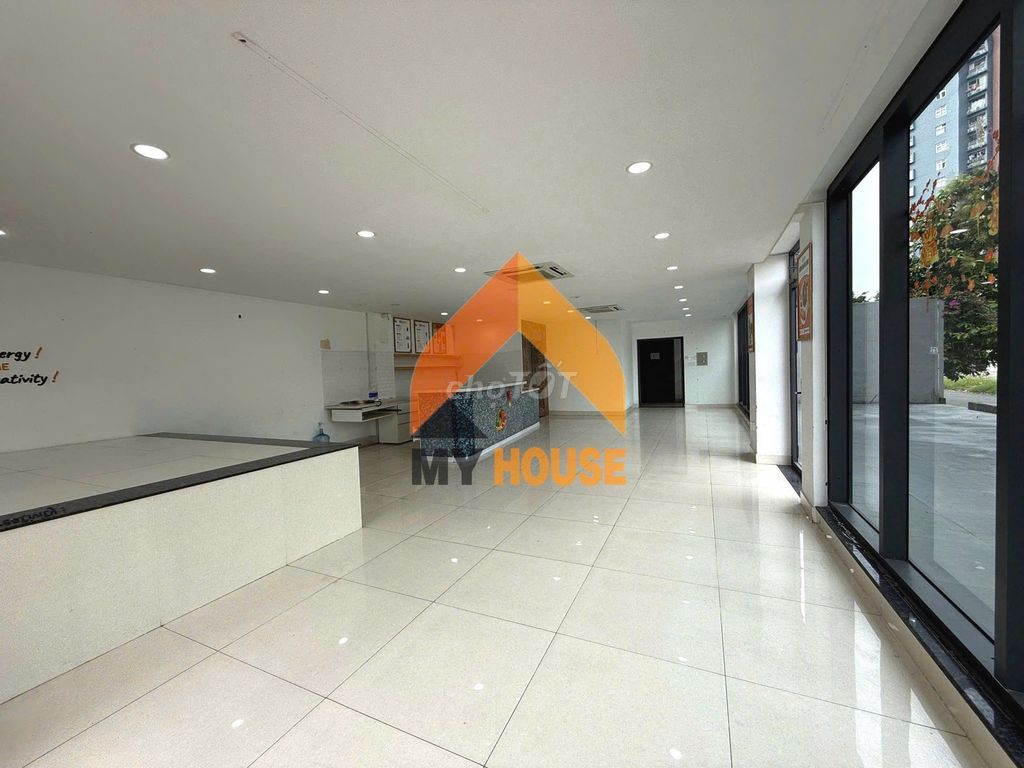 Top of the county. Two floor office offices all 450 meters elevators.