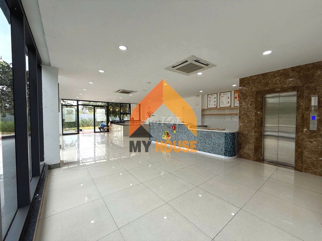 Top of the county. Two floor office offices all 450 meters elevators.