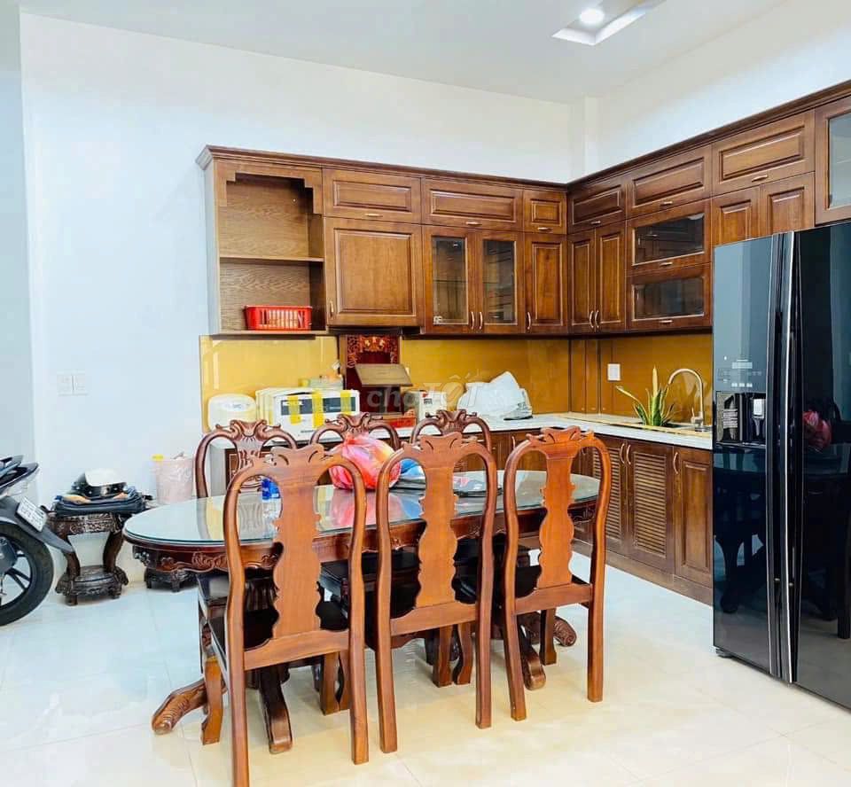 Rent an alley house 246 B Huỳnh Văn Bánh-711 QPhú Nhuận