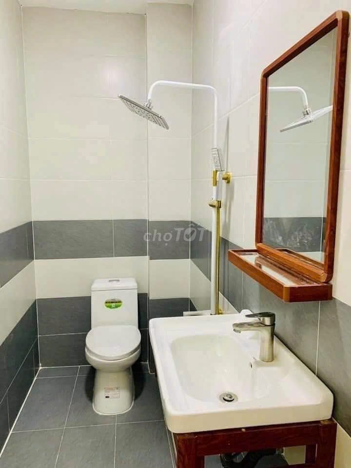 Need to rent an alley house 262/3 A Huỳnh Văn Bánh-7*11 QPhú Nhuận