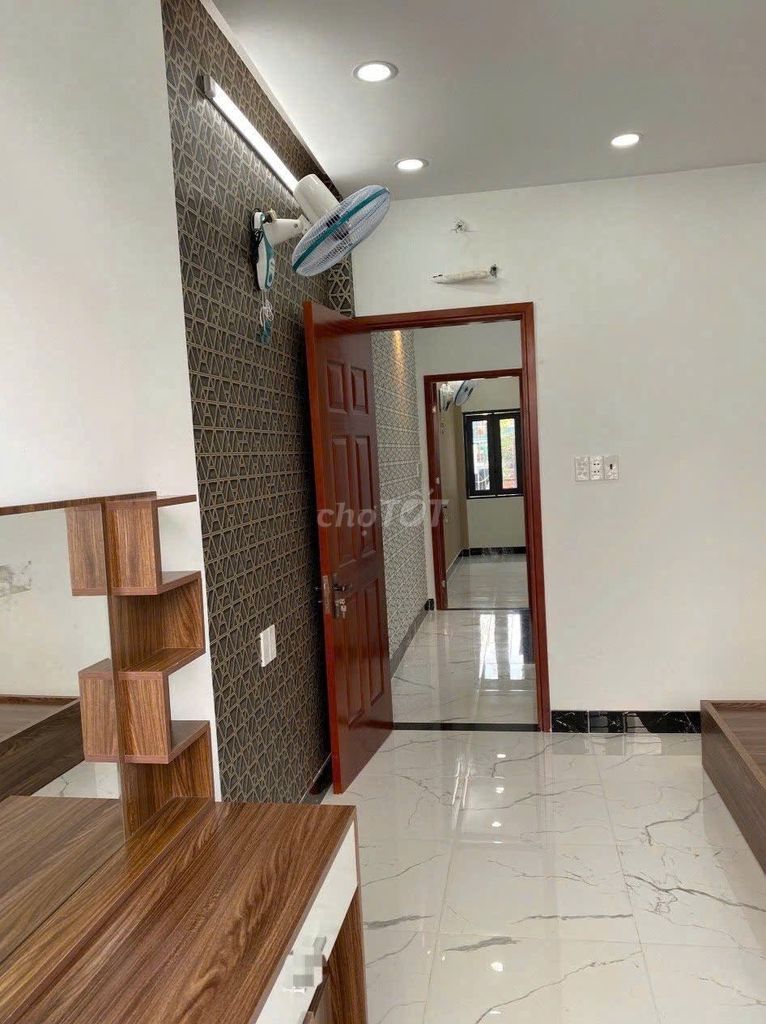 Need to rent an alley house at 2/2/595/2 A CMT8-710.