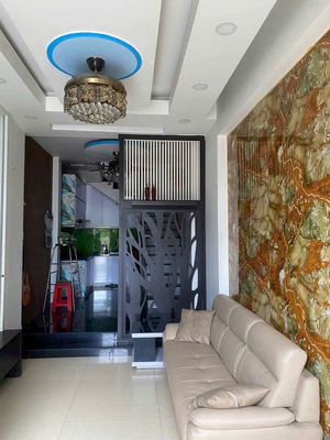 1 st 1 st 2rd floor 3 bedroom full interior good price