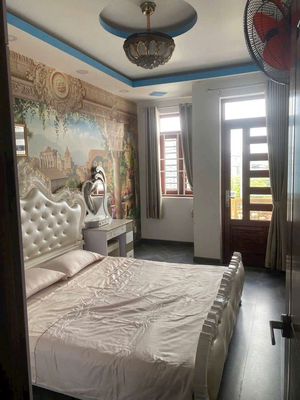 1 st 1 st 2rd floor 3 bedroom full interior good price