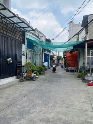 1 st 1 st 2rd floor 3 bedroom full interior good price