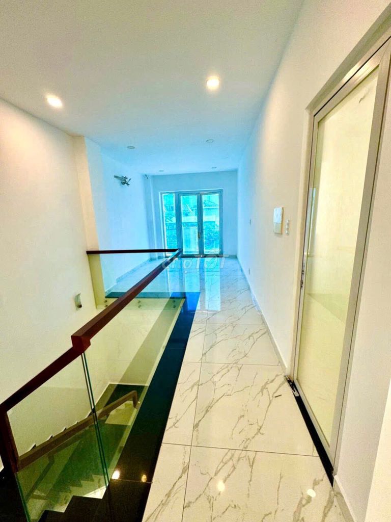 Rent Phổ Quang_5 x20 meters, 3 floor, with air conditioning available.