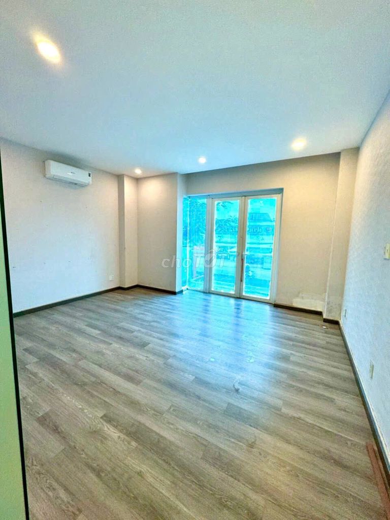 Rent Phổ Quang_5 x20 meters, 3 floor, with air conditioning available.