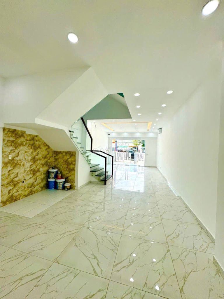 Rent Phổ Quang_5 x20 meters, 3 floor, with air conditioning available.