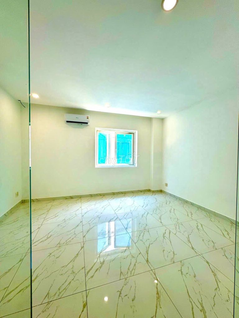 Rent Phổ Quang_5 x20 meters, 3 floor, with air conditioning available.