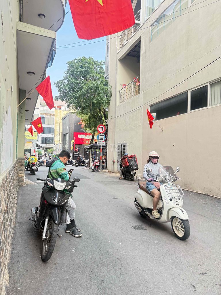 Rent an alleyhouse 585/ Sư Vạn Hạnh District 10