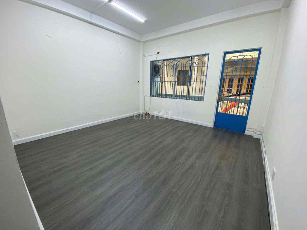 Rent an alleyhouse 585/ Sư Vạn Hạnh District 10