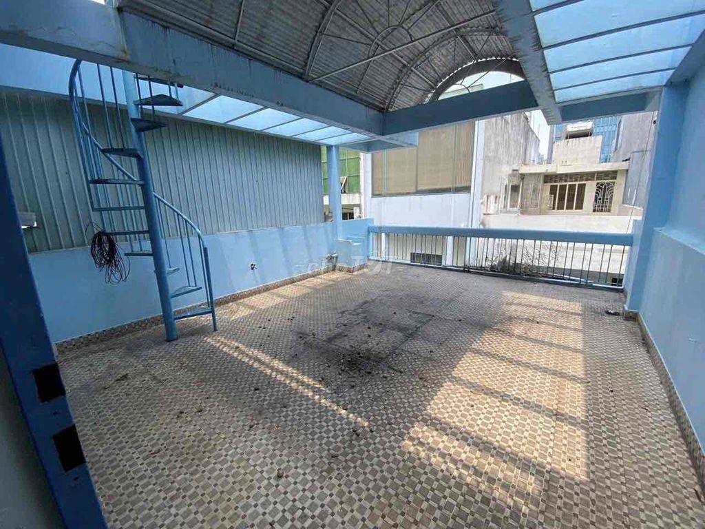 Rent an alleyhouse 585/ Sư Vạn Hạnh District 10