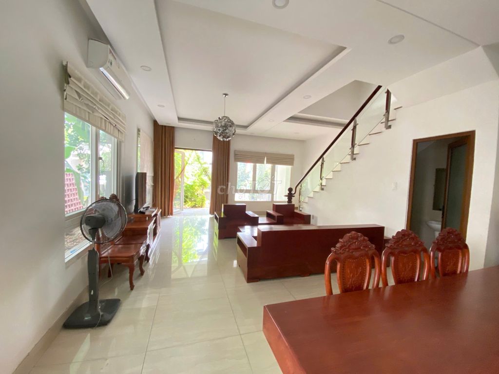 Well, good price. The villa is 8 x 18 meters 2 with interior, direction, gardening.
