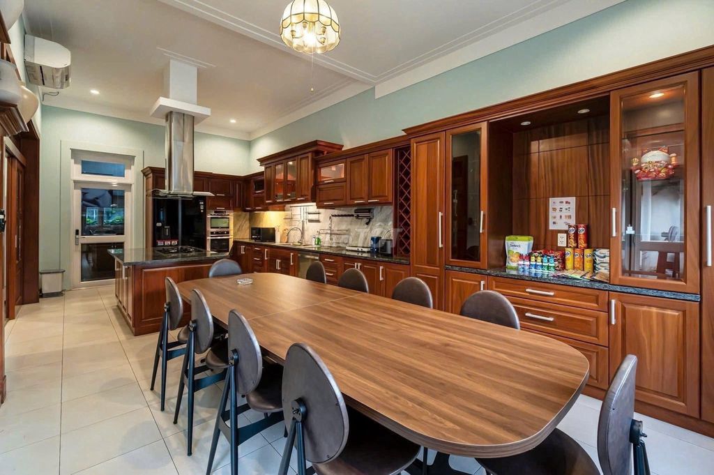Rent the Trần Lựu villa area 45 X 50 M area using 1,500 M2 district 2 tp T