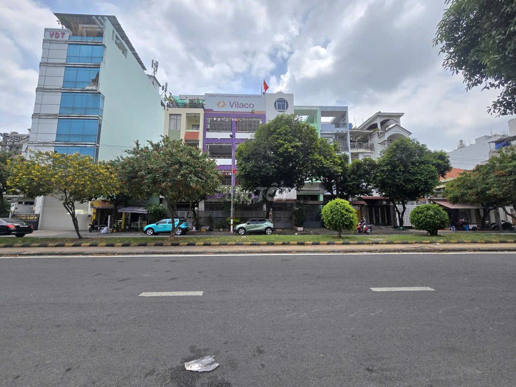 Rent one Lê Thúc Hoạch- - 12 x 20-to-1 Level 12 Room 4 toilets.