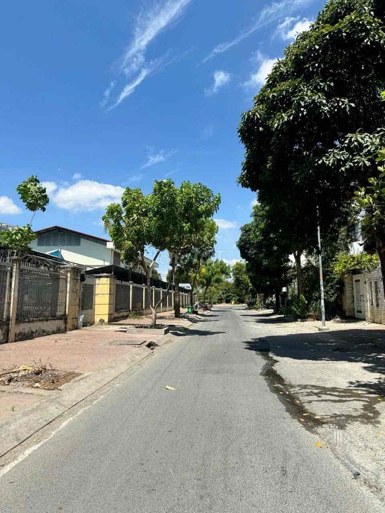 Let's rent out the original house. Ping Lei, you're welcome. Internal Line 12 meters