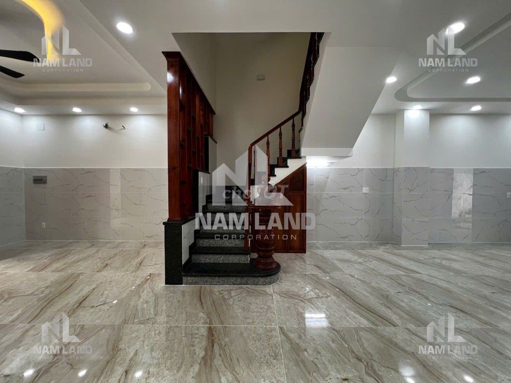 The new house is 100% for rent, 3 floors, 6 bedrooms, 6 toilets, 28 million.
