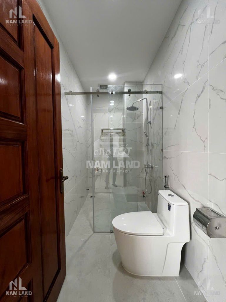 The new house is 100% for rent, 3 floors, 6 bedrooms, 6 toilets, 28 million.