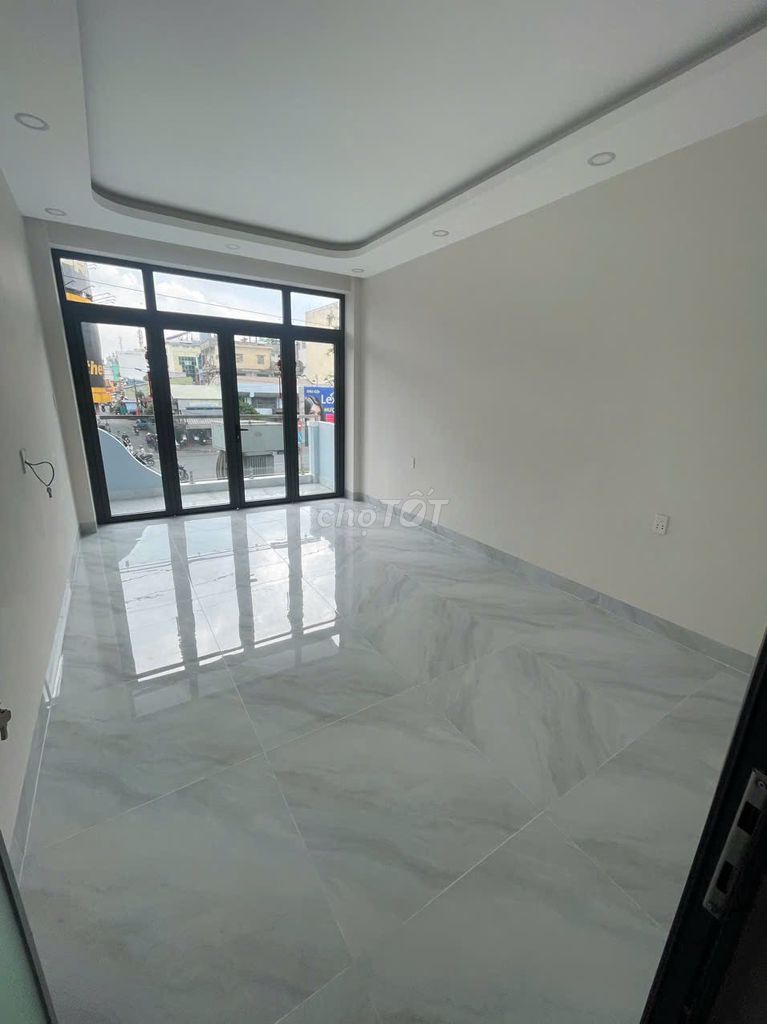 Three floors in front of Hồng Bàng, beautiful new building, four meters x 18 meters, three bedrooms, three toilets.