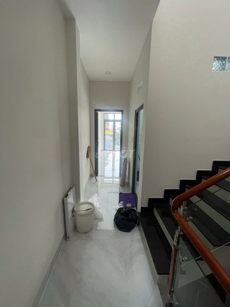 Three floors in front of Hồng Bàng, beautiful new building, four meters x 18 meters, three bedrooms, three toilets.