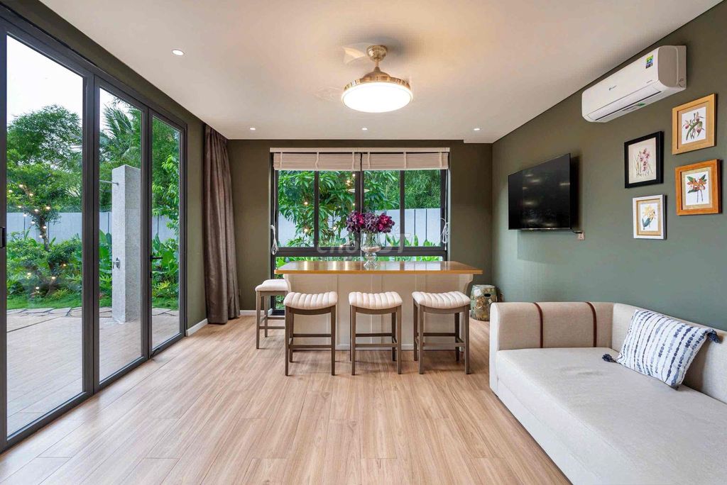 Rent villas in the high-class pool garden - 9th district.