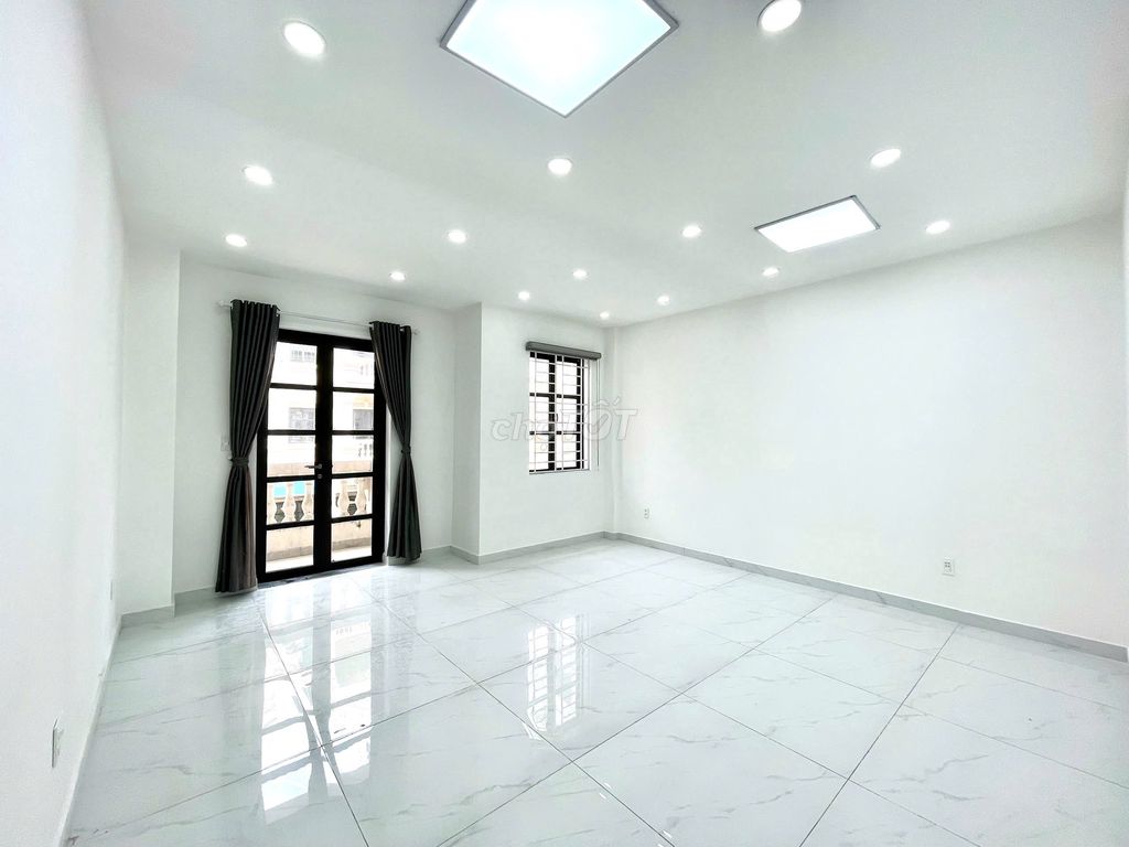 Rent an entire cityland basement 3rd floor of 40 million taxes.