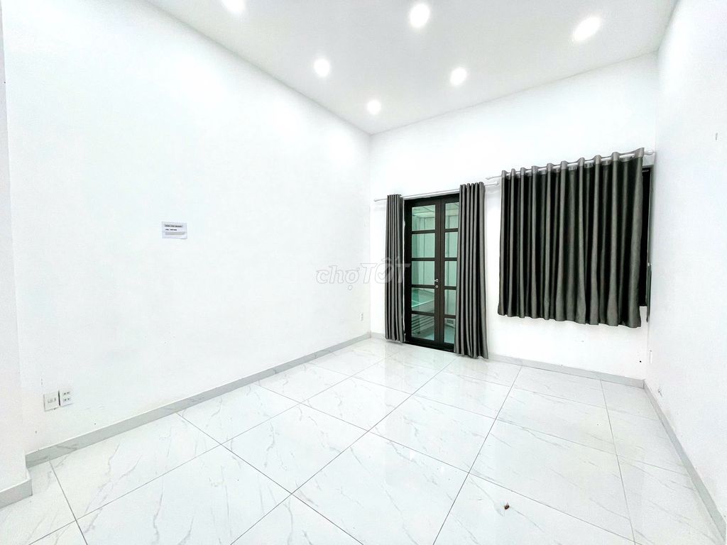 Rent an entire cityland basement 3rd floor of 40 million taxes.