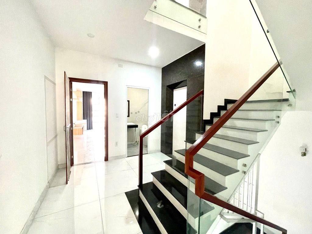 Rent an entire cityland basement 3rd floor of 40 million taxes.