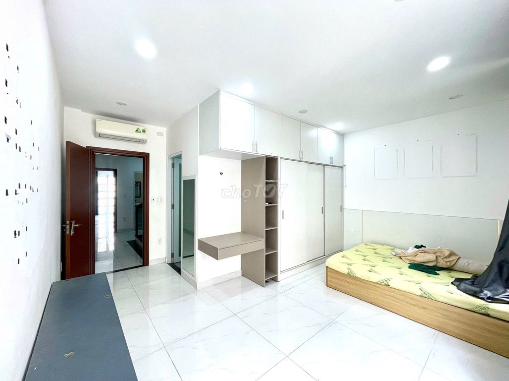 Rent an entire cityland basement 3rd floor of 40 million taxes.