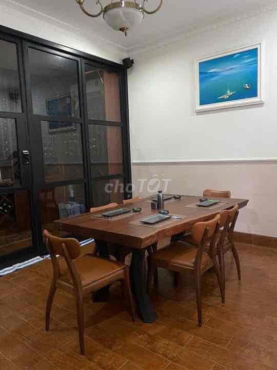Rent the Thảo Điền garden house area 2.100 M2 districts.