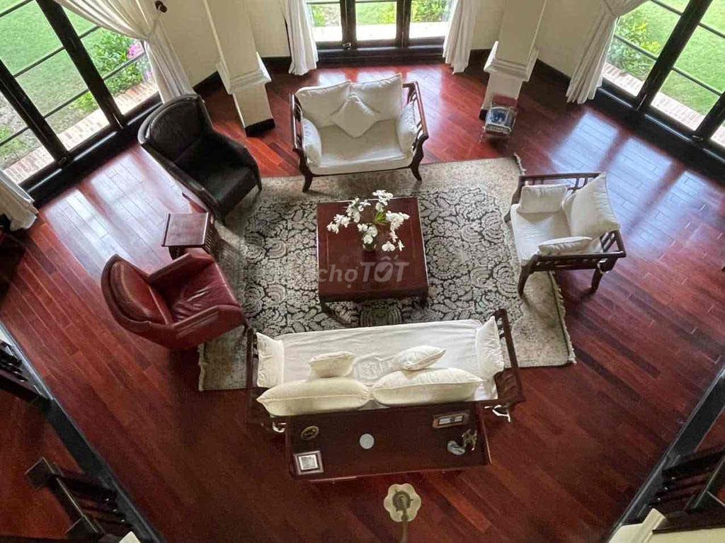 Rent the Thảo Điền garden house area 2.100 M2 districts.