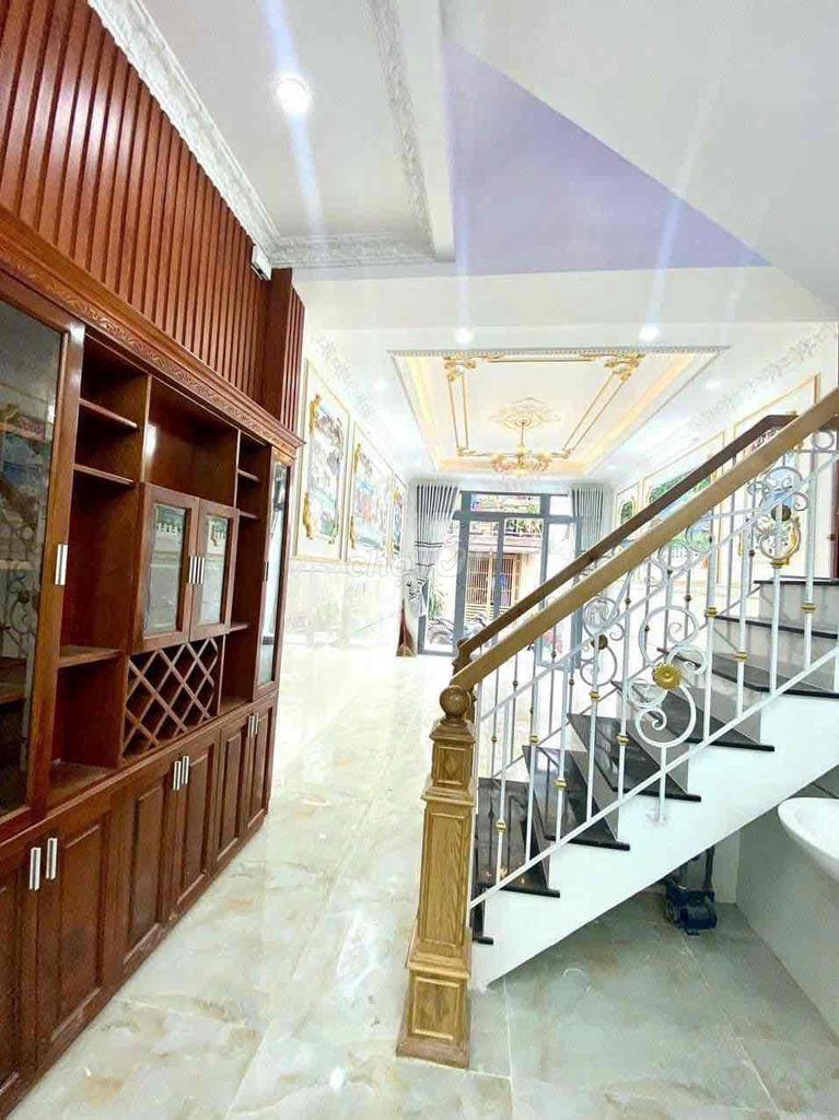 Good housing 148/6 C Lý Chính Thắng, 3 bedrooms, 3 floors.
