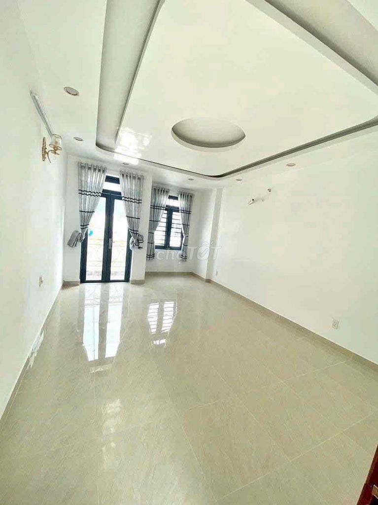 Good housing 148/6 C Lý Chính Thắng, 3 bedrooms, 3 floors.