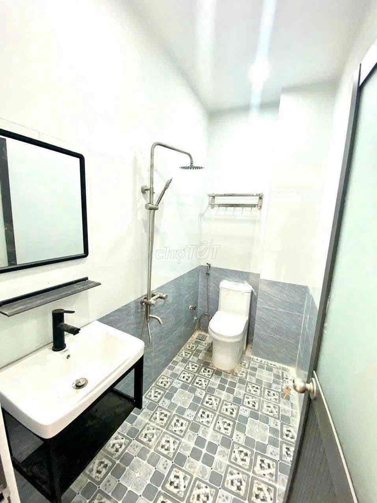 Good housing 148/6 C Lý Chính Thắng, 3 bedrooms, 3 floors.