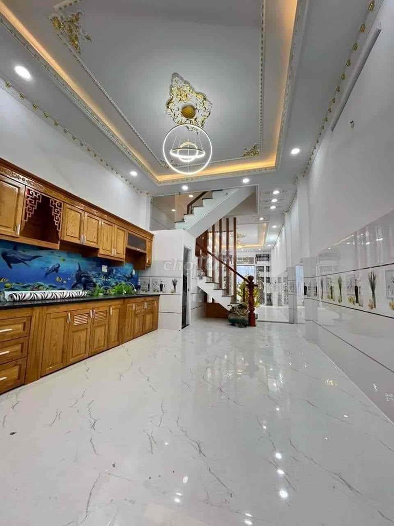 New building of the alley, 3 large bedrooms, 3 stories, District 10