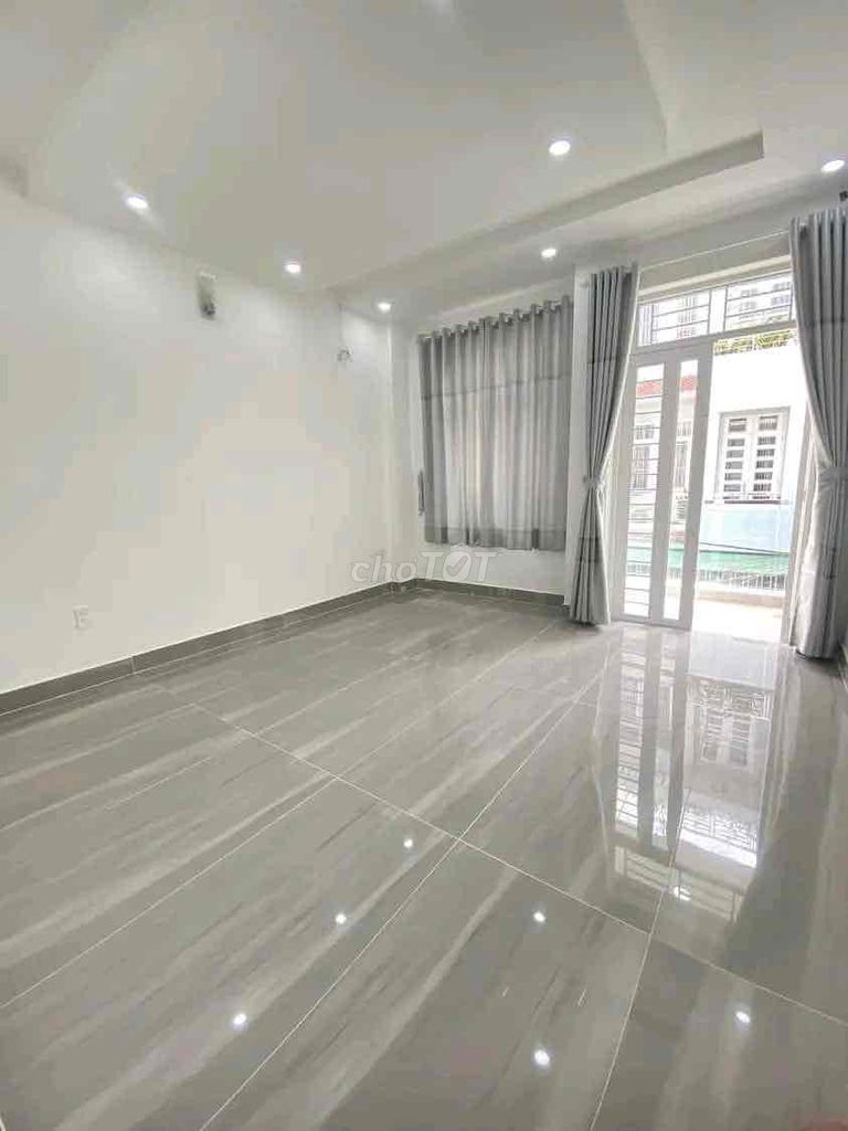New building of the alley, 3 large bedrooms, 3 stories, District 10