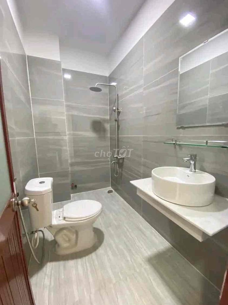 New building of the alley, 3 large bedrooms, 3 stories, District 10