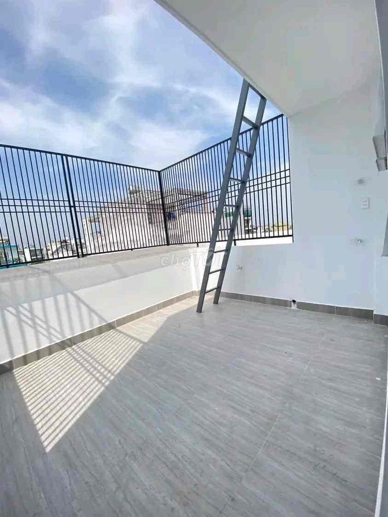 New building of the alley, 3 large bedrooms, 3 stories, District 10