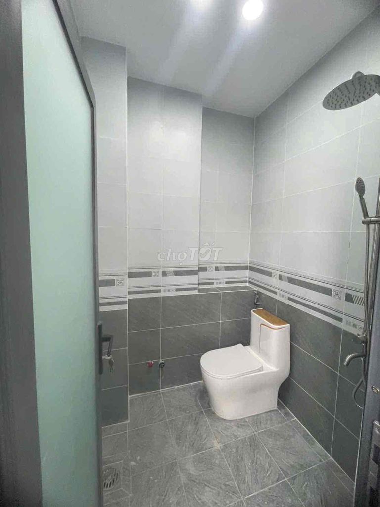 Rent the entire 480/17 Tribs. area: 4.2 x 16 meters, 3 stories,