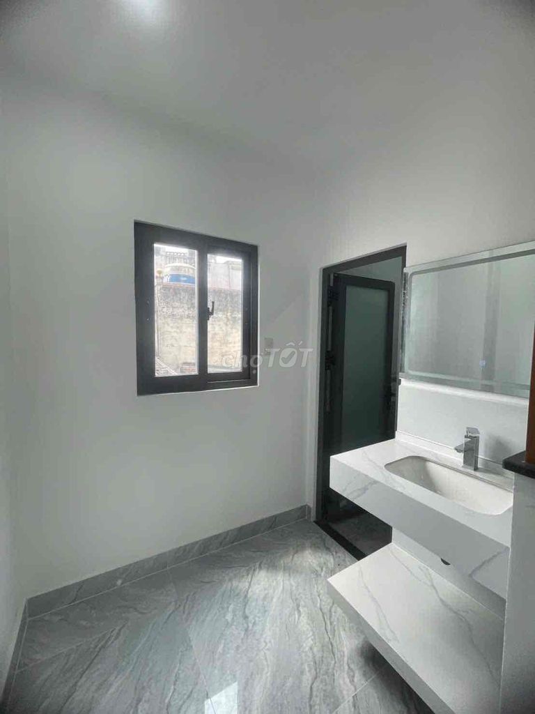 Rent the entire 480/17 Tribs. area: 4.2 x 16 meters, 3 stories,