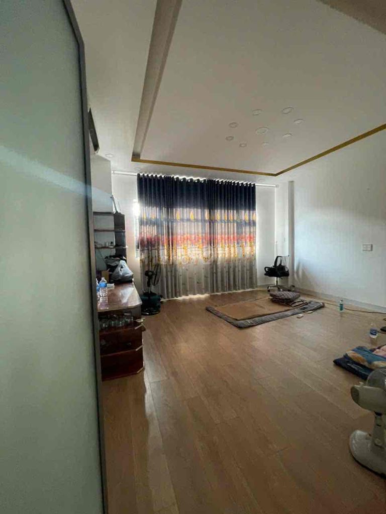 Renting a nice Qq170 13-- three-story new house, car to door