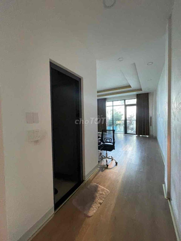 Renting a nice Qq170 13-- three-story new house, car to door
