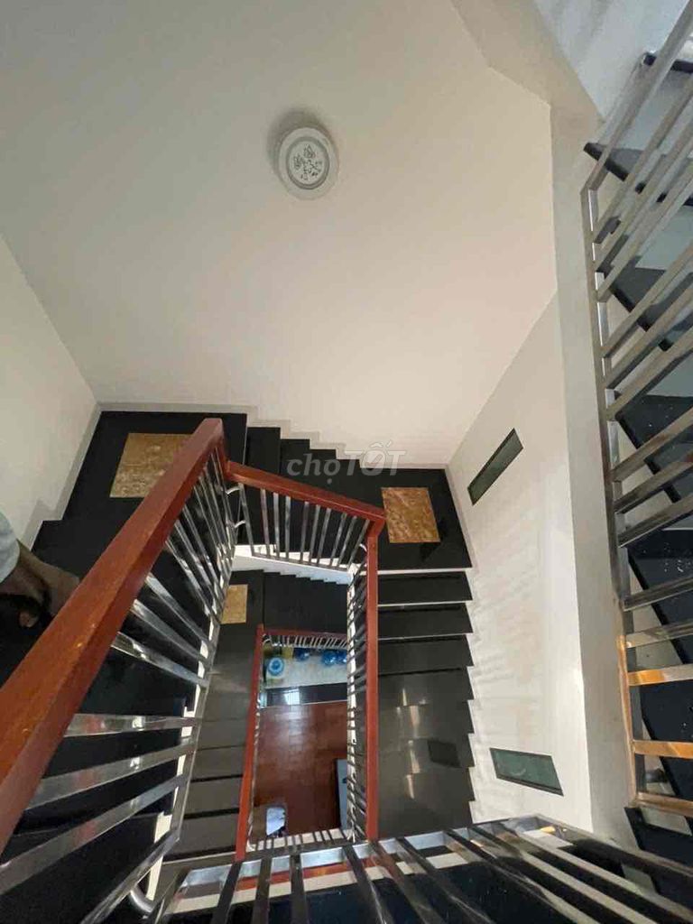 Renting a nice Qq170 13-- three-story new house, car to door