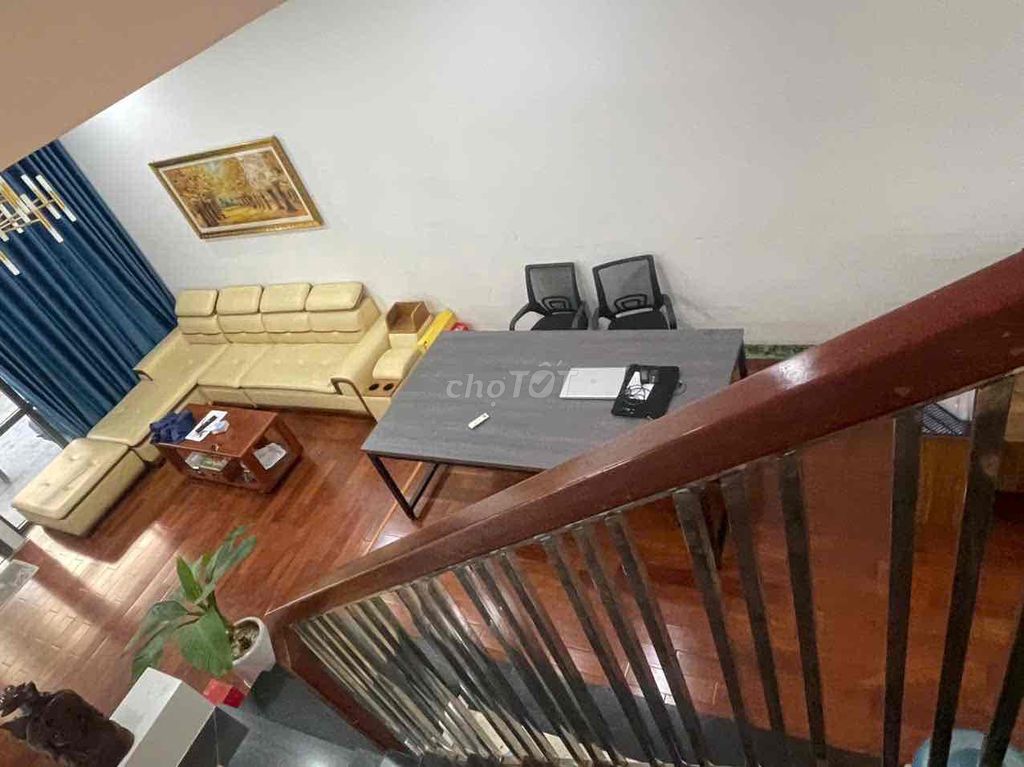 Renting a nice Qq170 13-- three-story new house, car to door