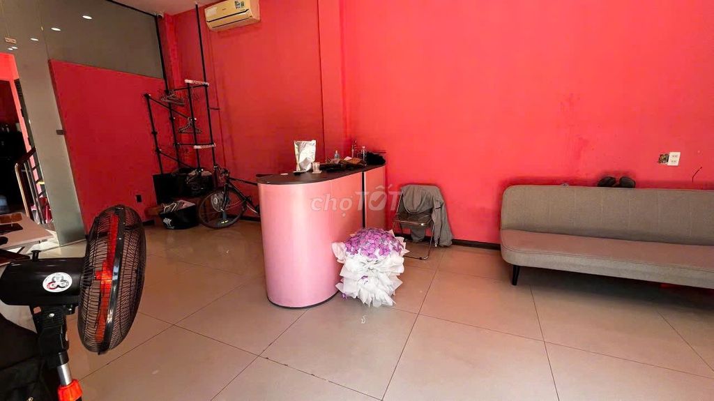 Corner of Lương Định Của, District 2. floor area: 220 meters - 1 ground 3 floors. For 48 million.