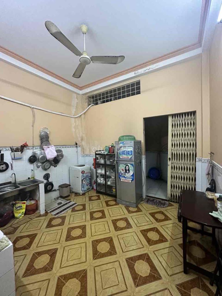 Rent the original building in 368 Tân Sơn Nhì, 4 x 21 meters, 3 bedrooms