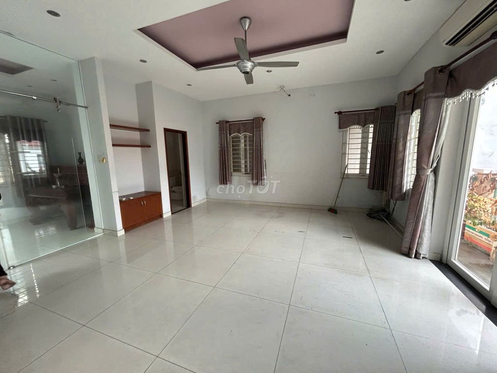 Yên Thế Rent. 10 X20 M. Dirt three stories. basic interior