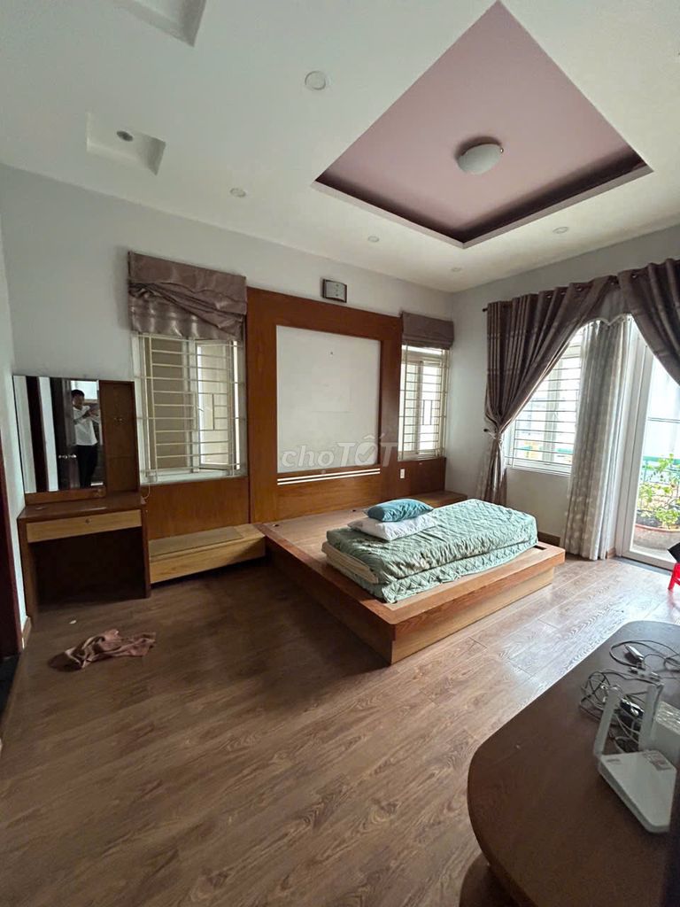 Yên Thế Rent. 10 X20 M. Dirt three stories. basic interior